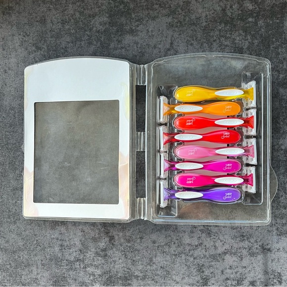 NEW BIC Soleil Color Collection Women's Razors, 16 ct. - Picture 2 of 14